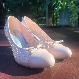 MOVING SALE! Blush heels NEVER WORN!